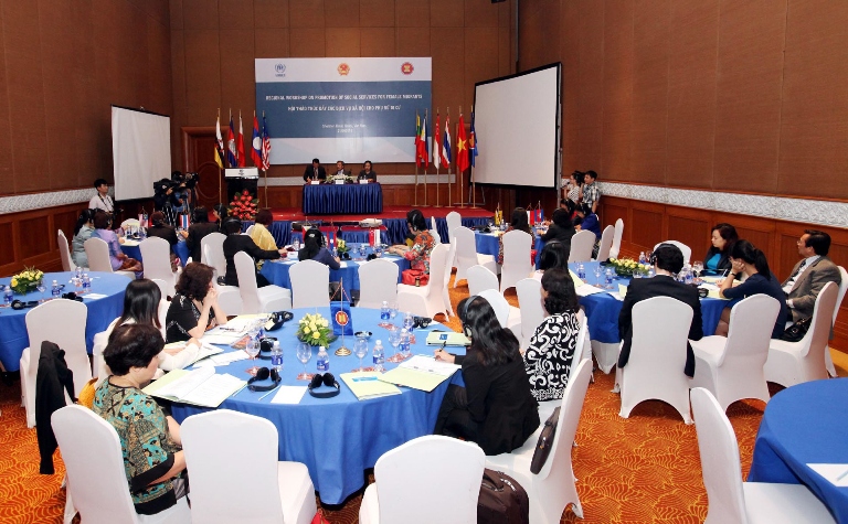 เพิ่มให้บริการด้านสังคมให้แก่ผู้อพยพสตรี